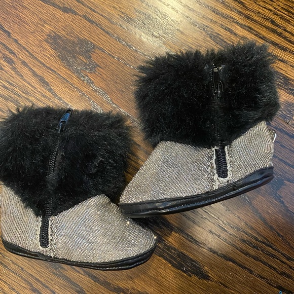 Stuart Weitzman size 1 baby glitter & fur boot - Picture 2 of 6